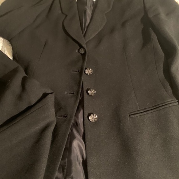 Preowned 2 piece Black Women Suit by Dana Buchman - Picture 3 of 3